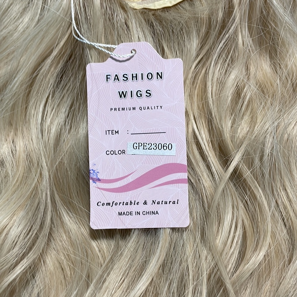 Lace front Blonde synthetic wig 28” - Picture 7 of 10